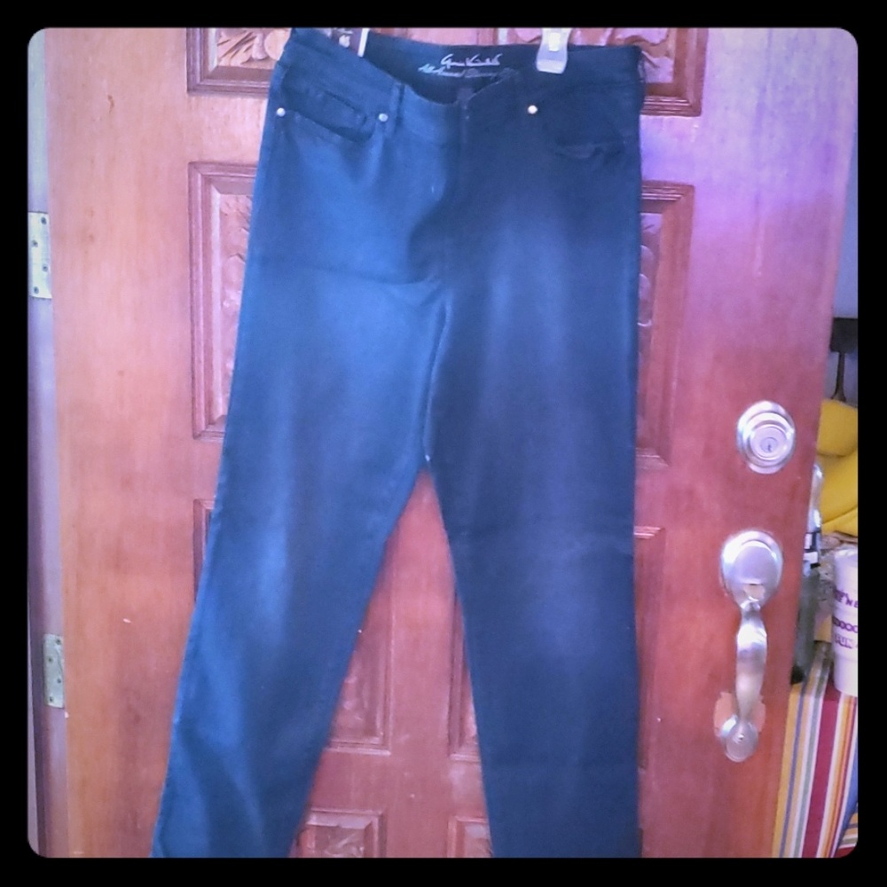 Strait leg slimming jeans